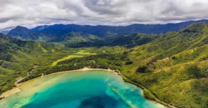 Aerial-view-Oahu-coastline-and-mountains-in-Honolulu-Hawaii-from-a-helicopter
