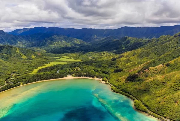 Aerial-view-Oahu-coastline-and-mountains-in-Honolulu-Hawaii-from-a-helicopter