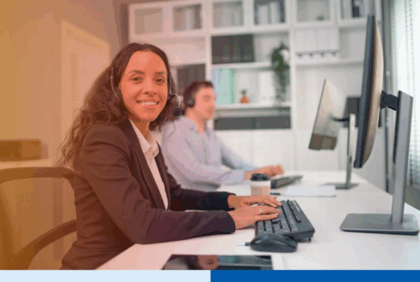 portrait-of-hispanic-business-woman-look-at-camera