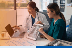 Medical-team-who-laptop-working 