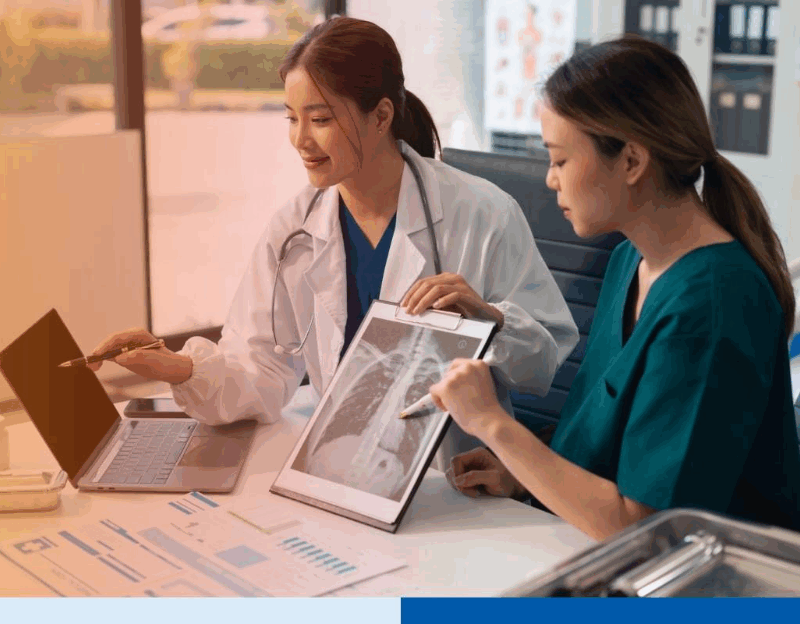 Medical-team-who-laptop-working 