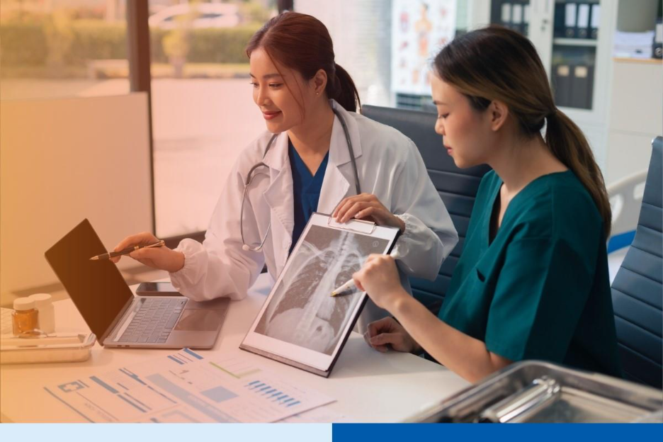 Medical-team-who-laptop-working 