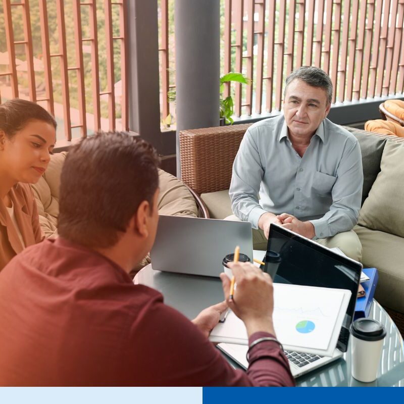 Colombian nearshore professionals collaborating in real time with U.S. teams