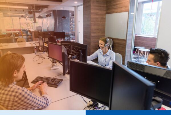 Map highlighting nearshoring from the U.S. to Colombia with cost saving indicators