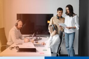 Hybrid workforce operating model for scaling business operations efficiently